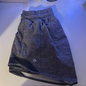 Lululemon low rise hotty hots Size 2
